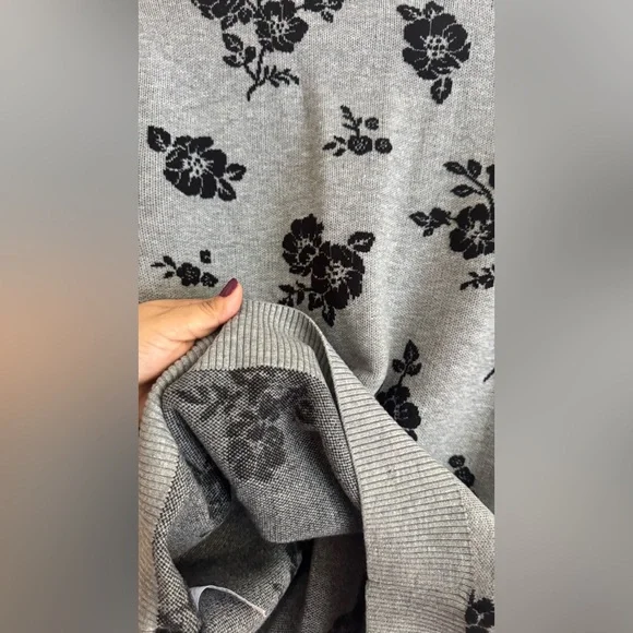 ◾ Black Floral Patterned Gray Sweater - size Large - Picture 3 of 16